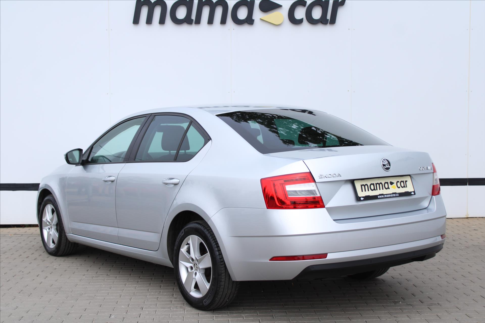 skoda-octavia-1-6-tdi-85kw-dph-1-majitel-cr - 4