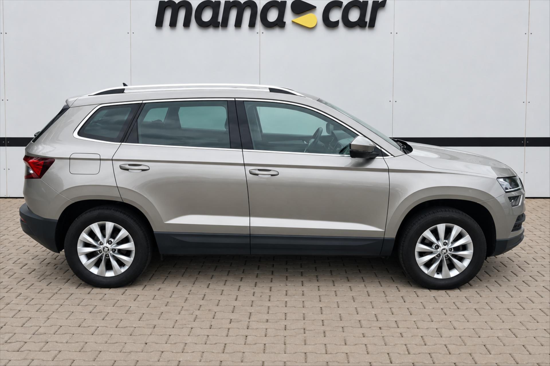 skoda-karoq-1-6-tdi-85kw-ambition-dph-cr - 7