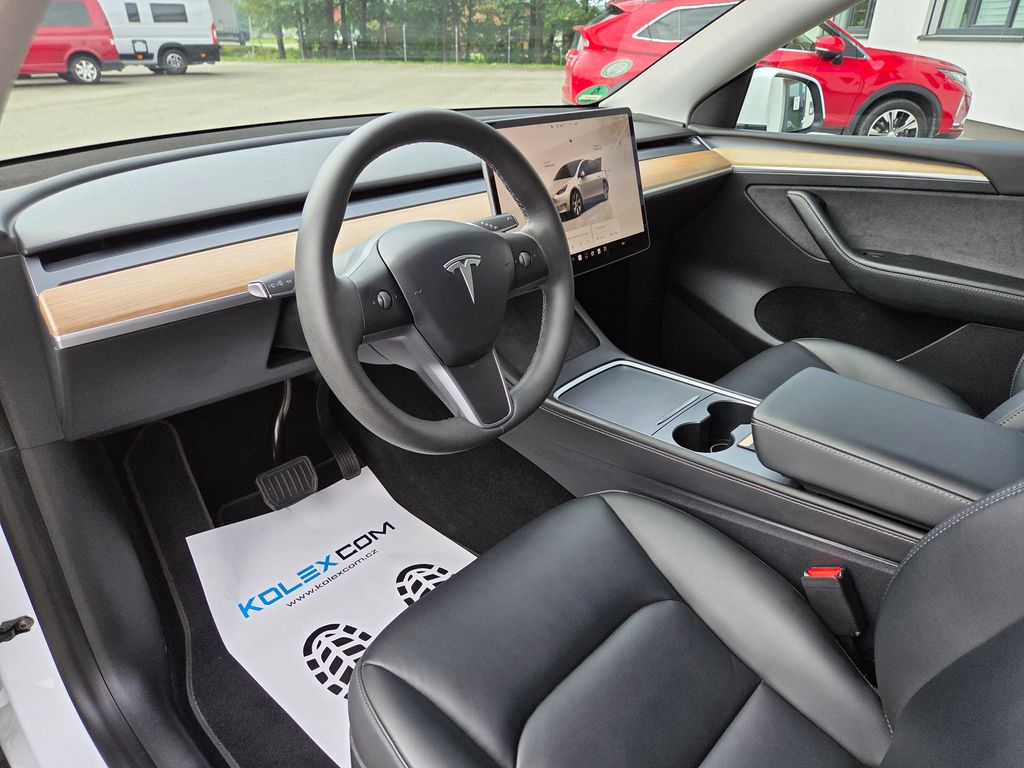 tesla-model-y-rwd-lfp-amd-ryzen - 8