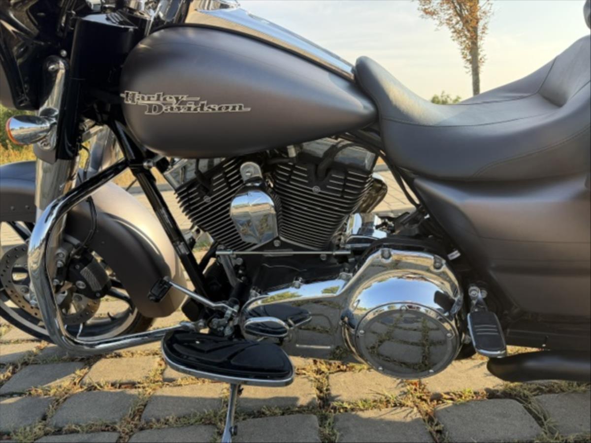 harley-davidson-street-glide-special-cz-naj-3-700km - 5
