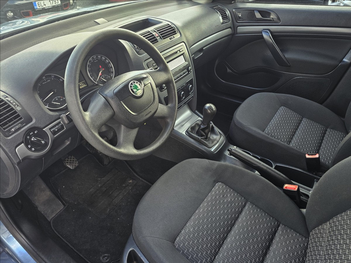 skoda-octavia-ii-1-6-mpi75kw-klima-tz-stk - 9