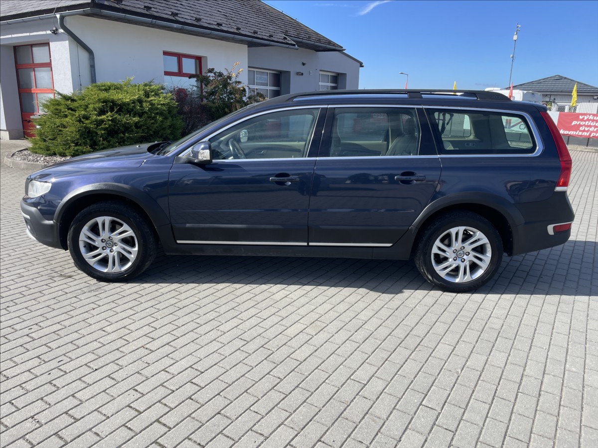volvo-xc70-2-4-d4-awd-geartronic-polar-133kw - 1