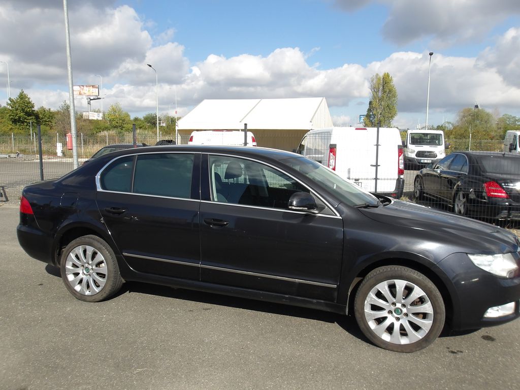 skoda-superb-2-0tdi-103kw-dsg-cr-2-maj - 4