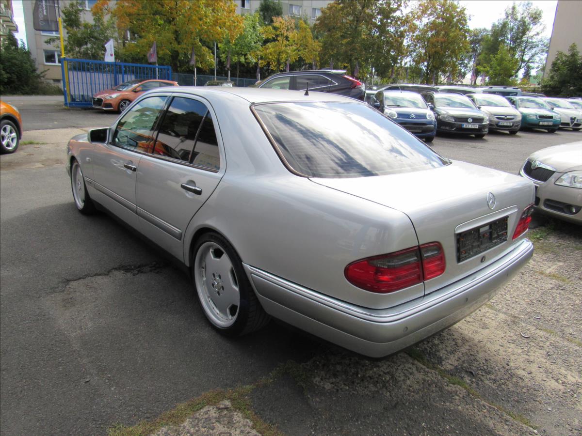 mercedes-benz-tridy-e-3-2-e-320-elegance-automat - 3