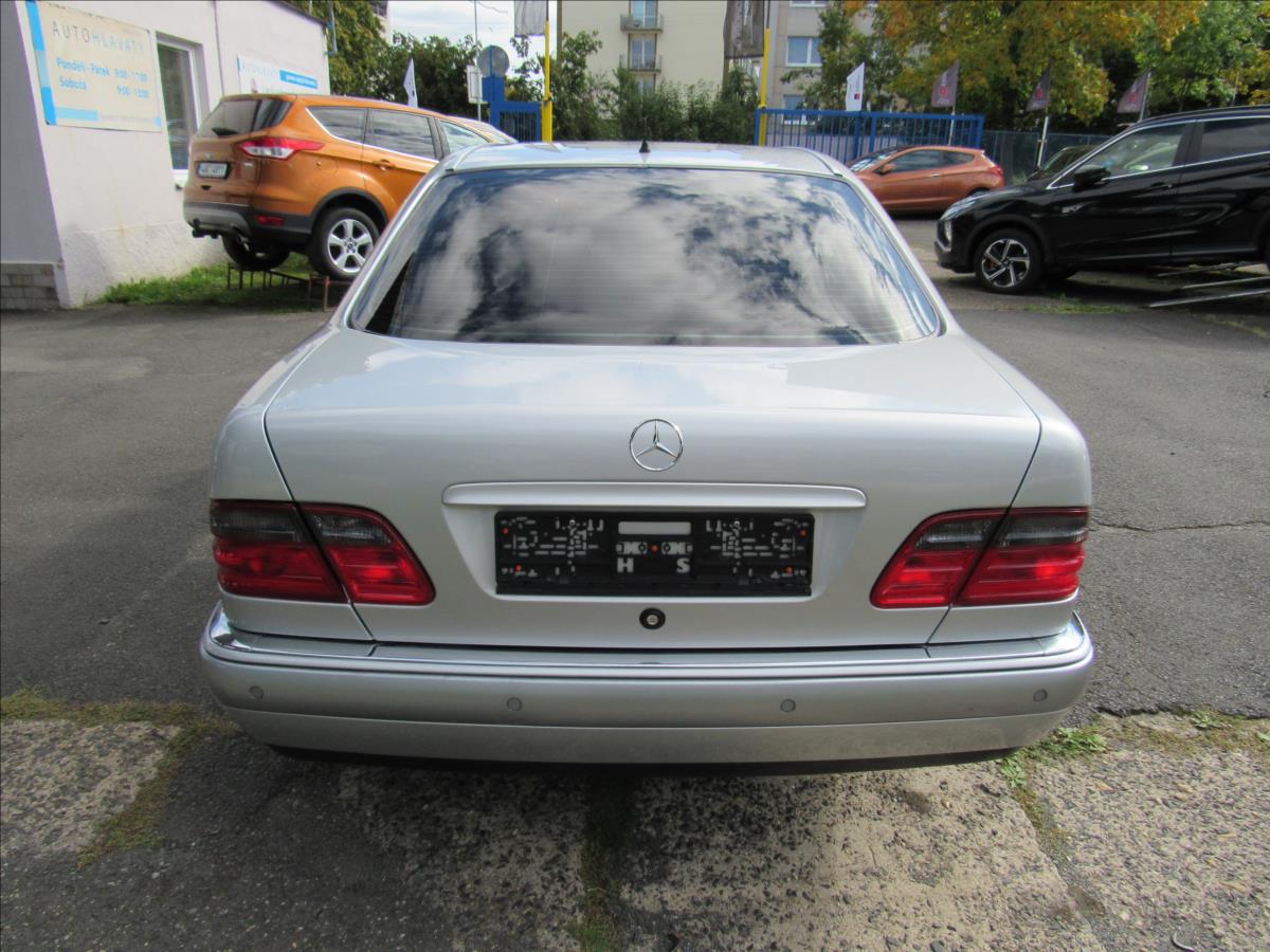 mercedes-benz-tridy-e-3-2-e-320-elegance-automat - 4