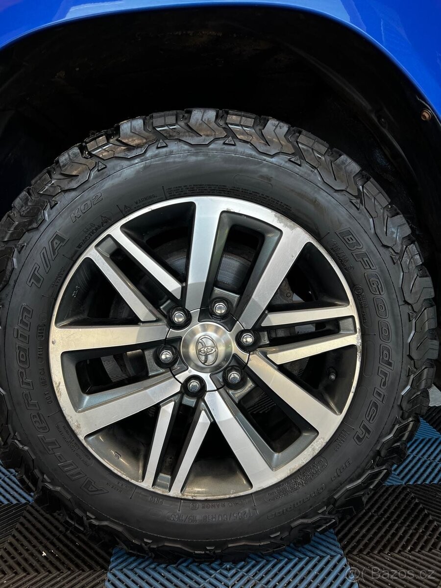 toyota-hilux-2-4-d-at-2018-odpocet-dph - 4