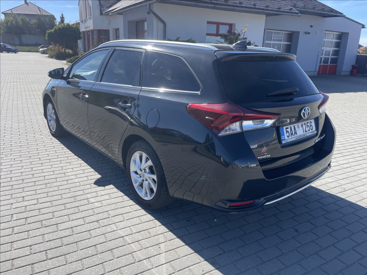 toyota-auris-1-8-e-cvt-hybrid-czauto-1maj-dph - 2