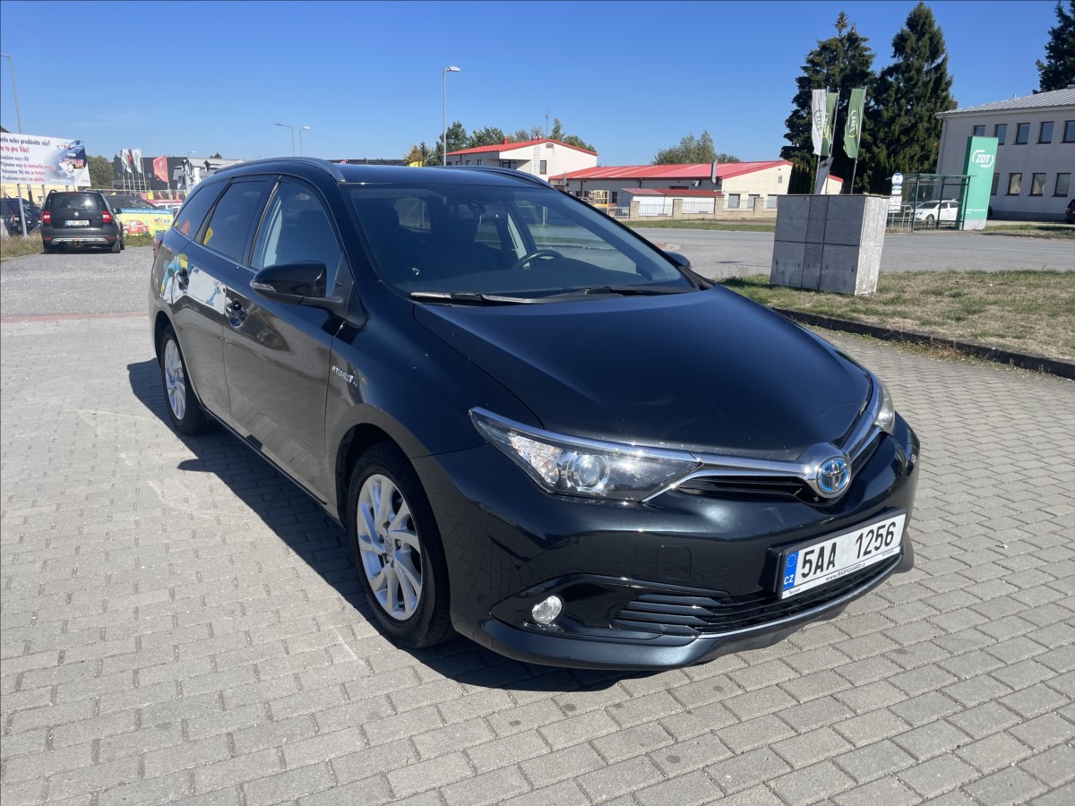 toyota-auris-1-8-e-cvt-hybrid-czauto-1maj-dph - 5