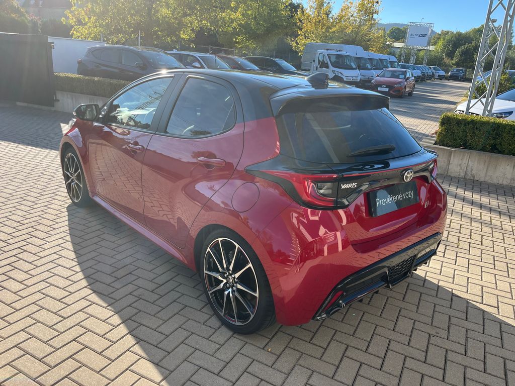 toyota-yaris-1-5-hybrid-e-cvt-gr-sport - 3