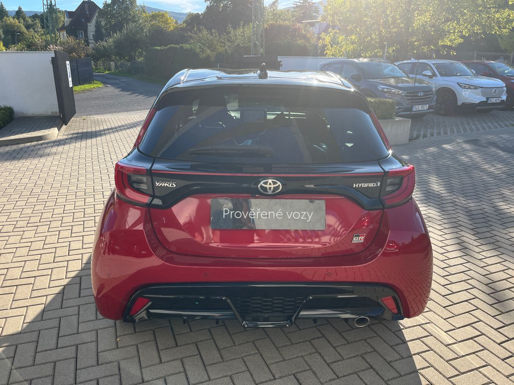 toyota-yaris-1-5-hybrid-e-cvt-gr-sport - 4