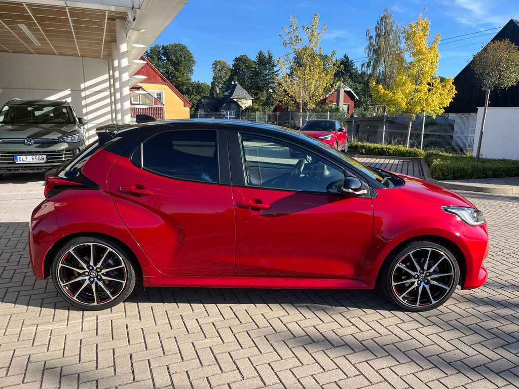 toyota-yaris-1-5-hybrid-e-cvt-gr-sport - 6