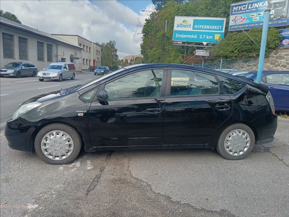 toyota-prius-1-5 - 5