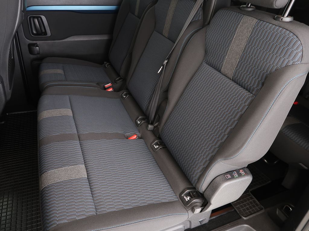 peugeot-traveller-2-0bluehdi-130kw-l3-automat - 9