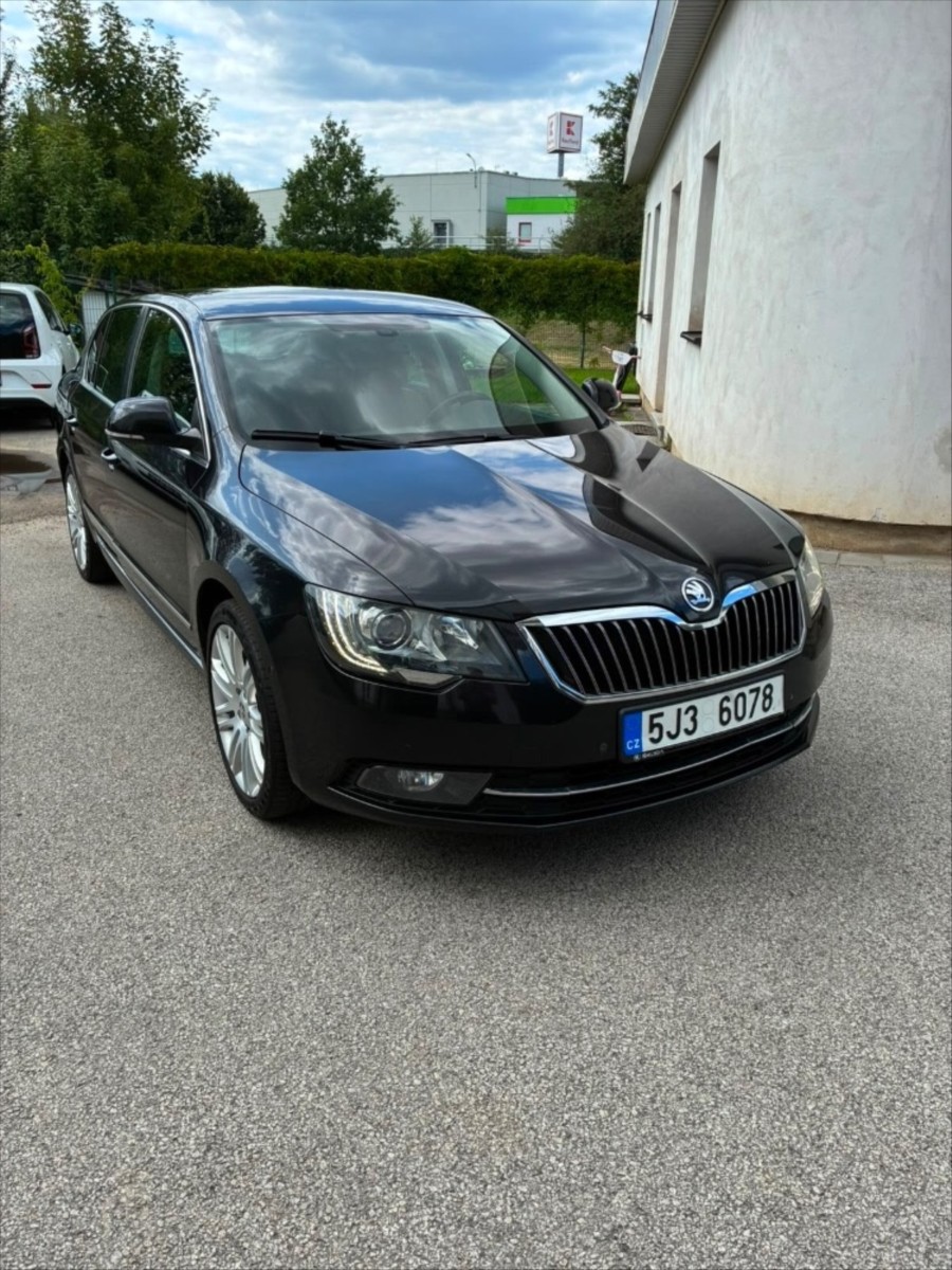 skoda-superb-2-0-tdi-125-kw-4x4-dsg-elegance - 2