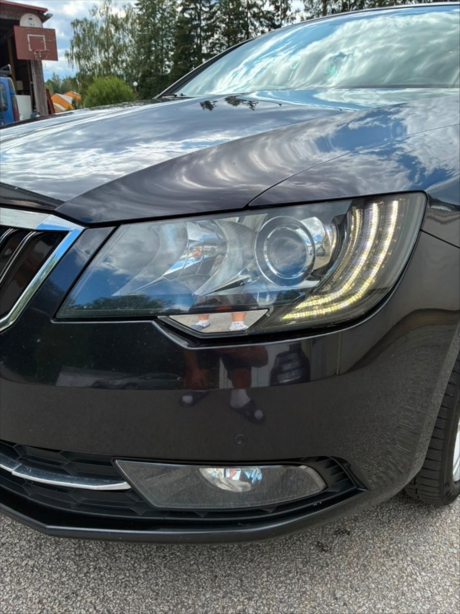 skoda-superb-2-0-tdi-125-kw-4x4-dsg-elegance - 7
