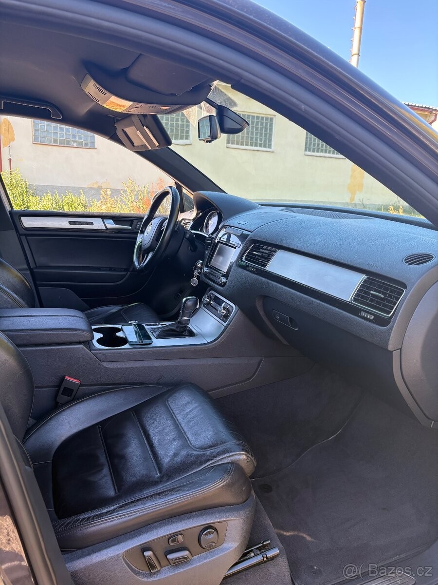 volkswagen-touareg-3-0-2012-tdi-v6-bluemotion - 3