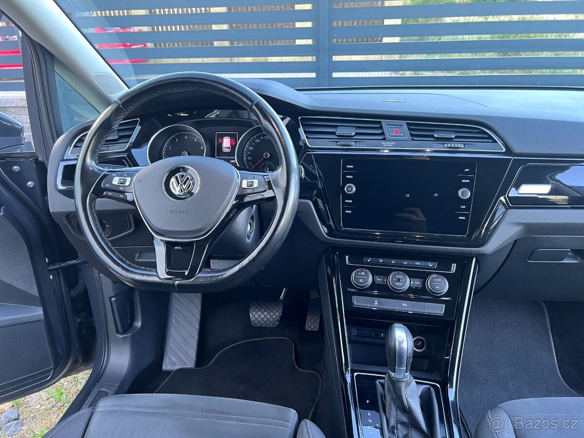 volkswagen-touran-1-5-tsi-highline-dsg-puvod-cr - 4
