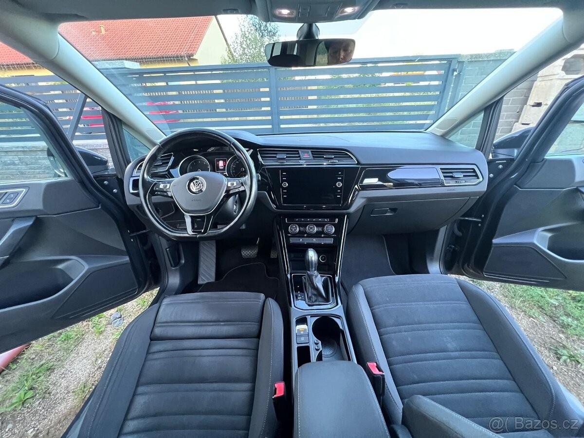 volkswagen-touran-1-5-tsi-highline-dsg-puvod-cr - 5