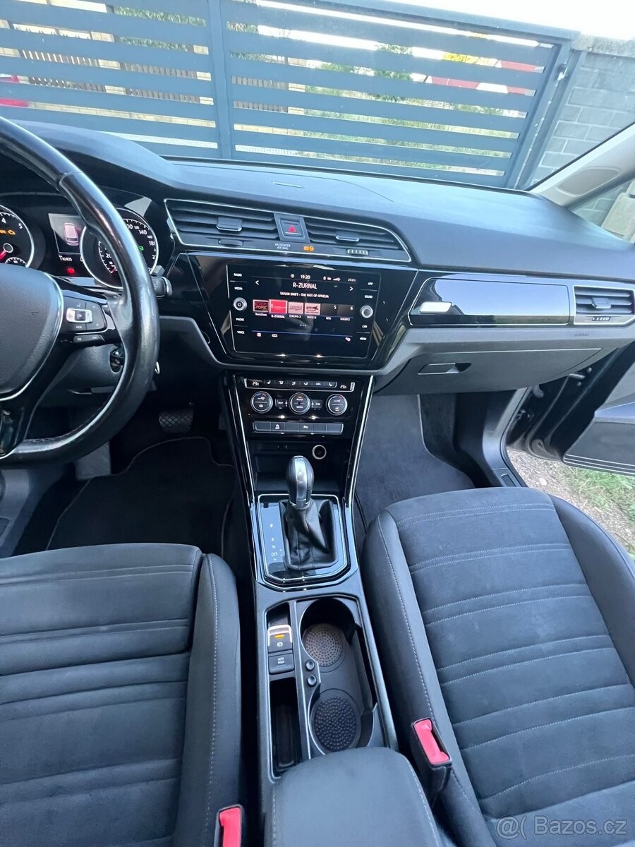 volkswagen-touran-1-5-tsi-highline-dsg-puvod-cr - 7