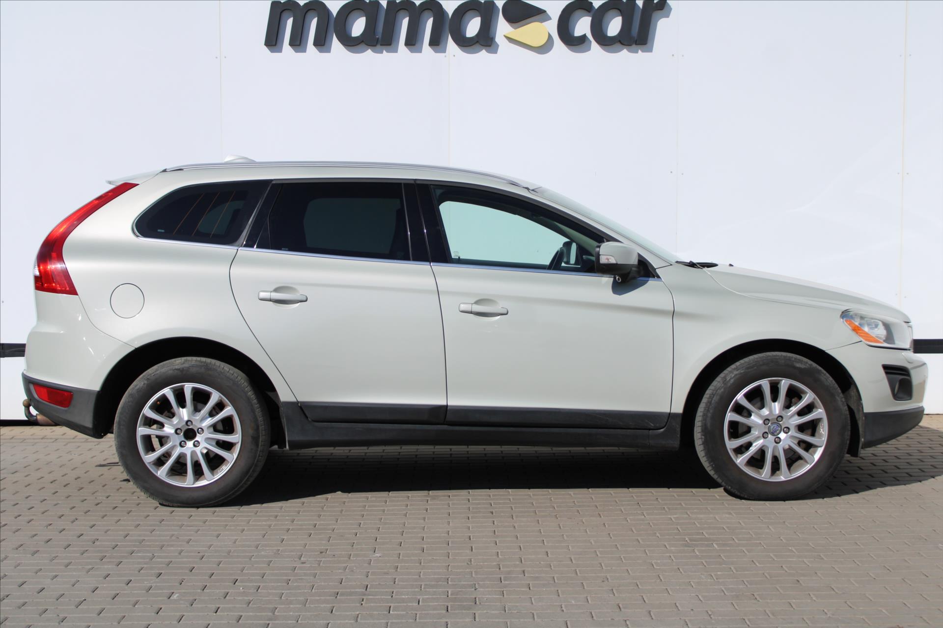 volvo-xc60-3-2i-awd-summum-cr - 1