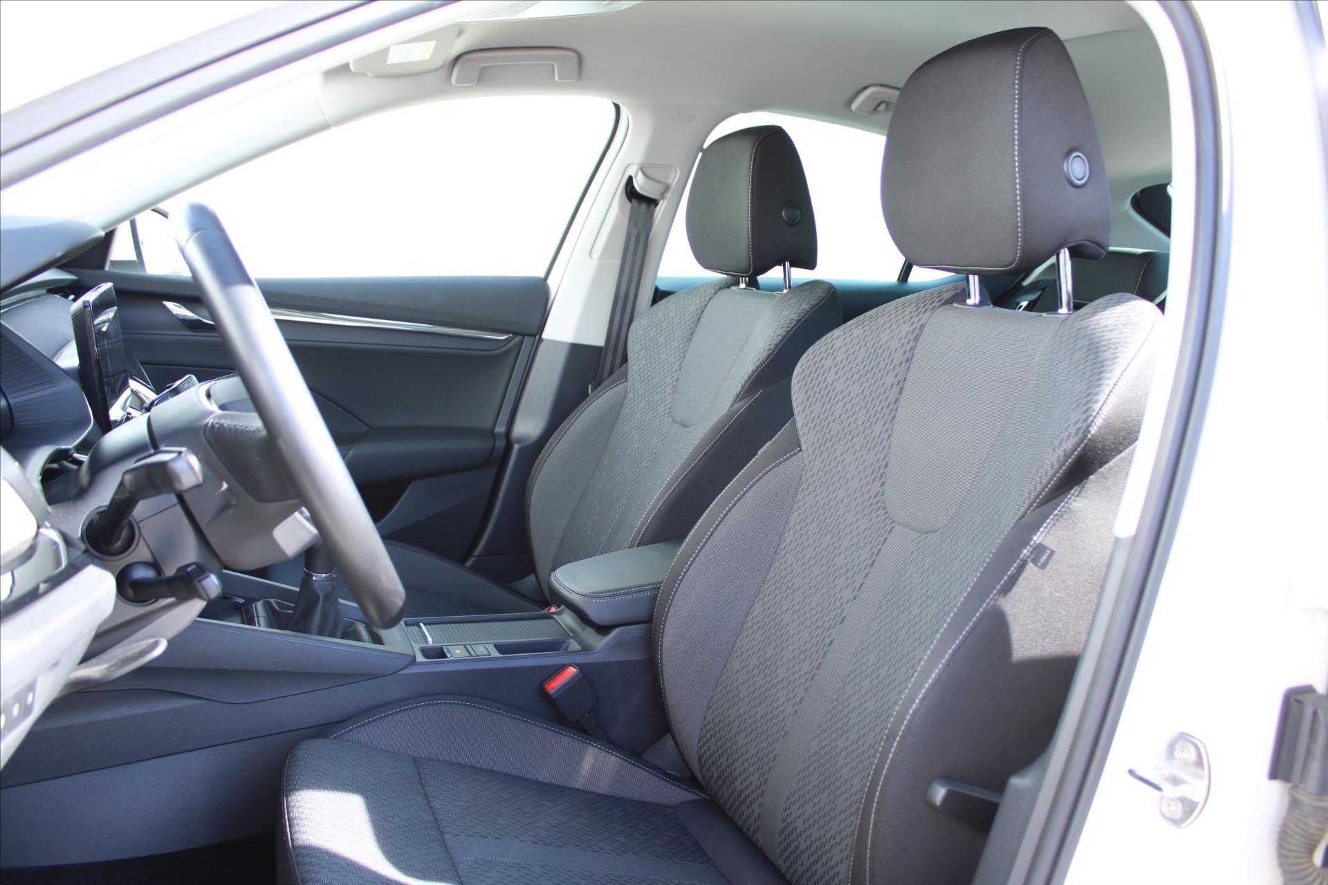 skoda-octavia-2-0tdi-style-1-maj-cr - 8
