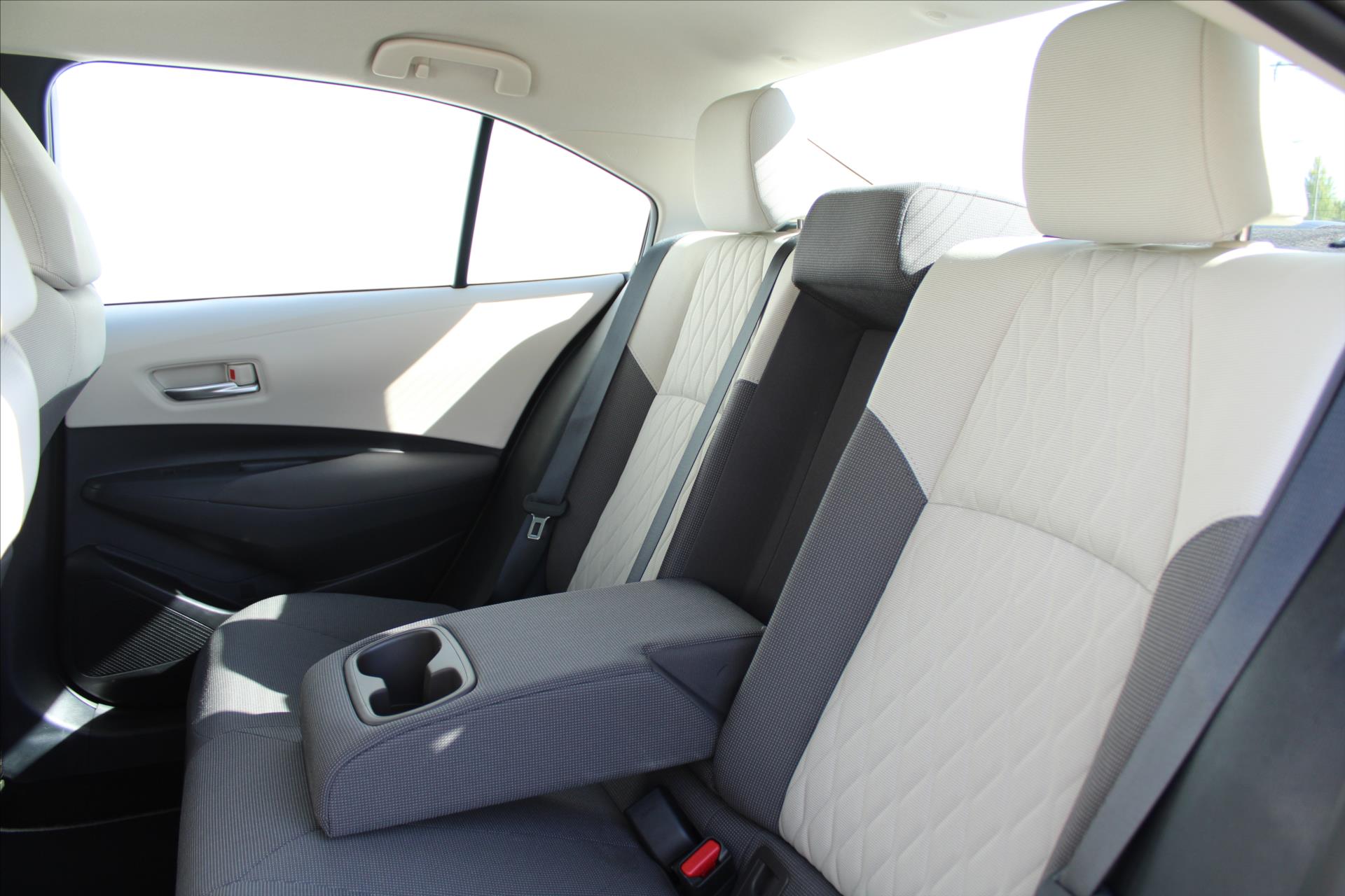 toyota-corolla-1-8hsd-72kw-comfort-1maj-cr - 9
