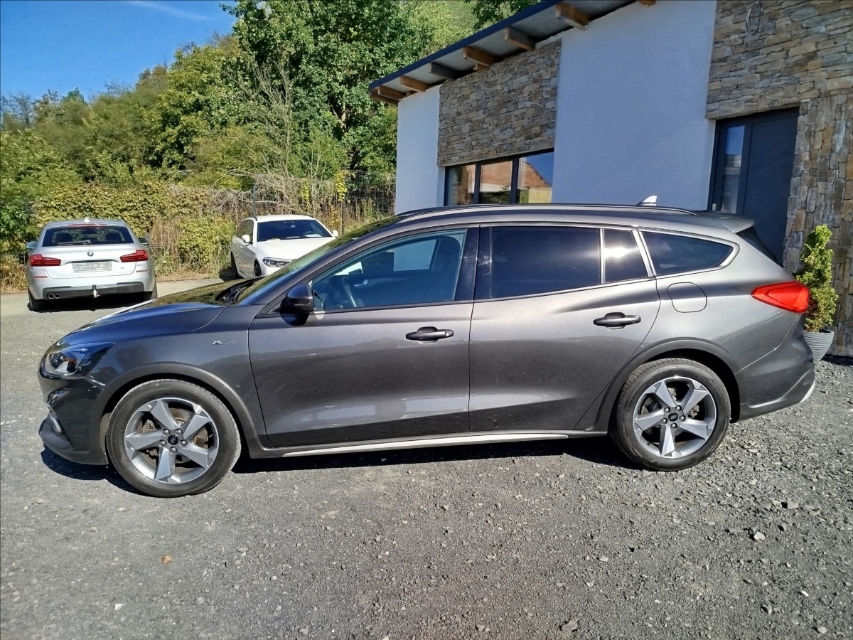 ford-focus-1-0-i-92-kw-active-1-majitel - 2
