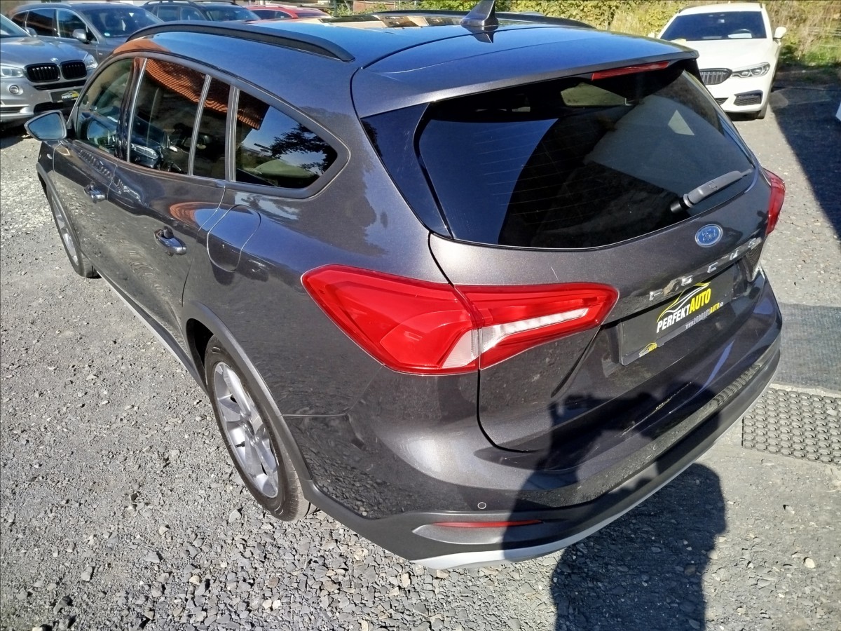 ford-focus-1-0-i-92-kw-active-1-majitel - 3