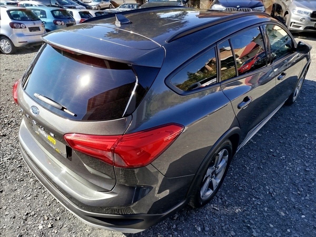ford-focus-1-0-i-92-kw-active-1-majitel - 5