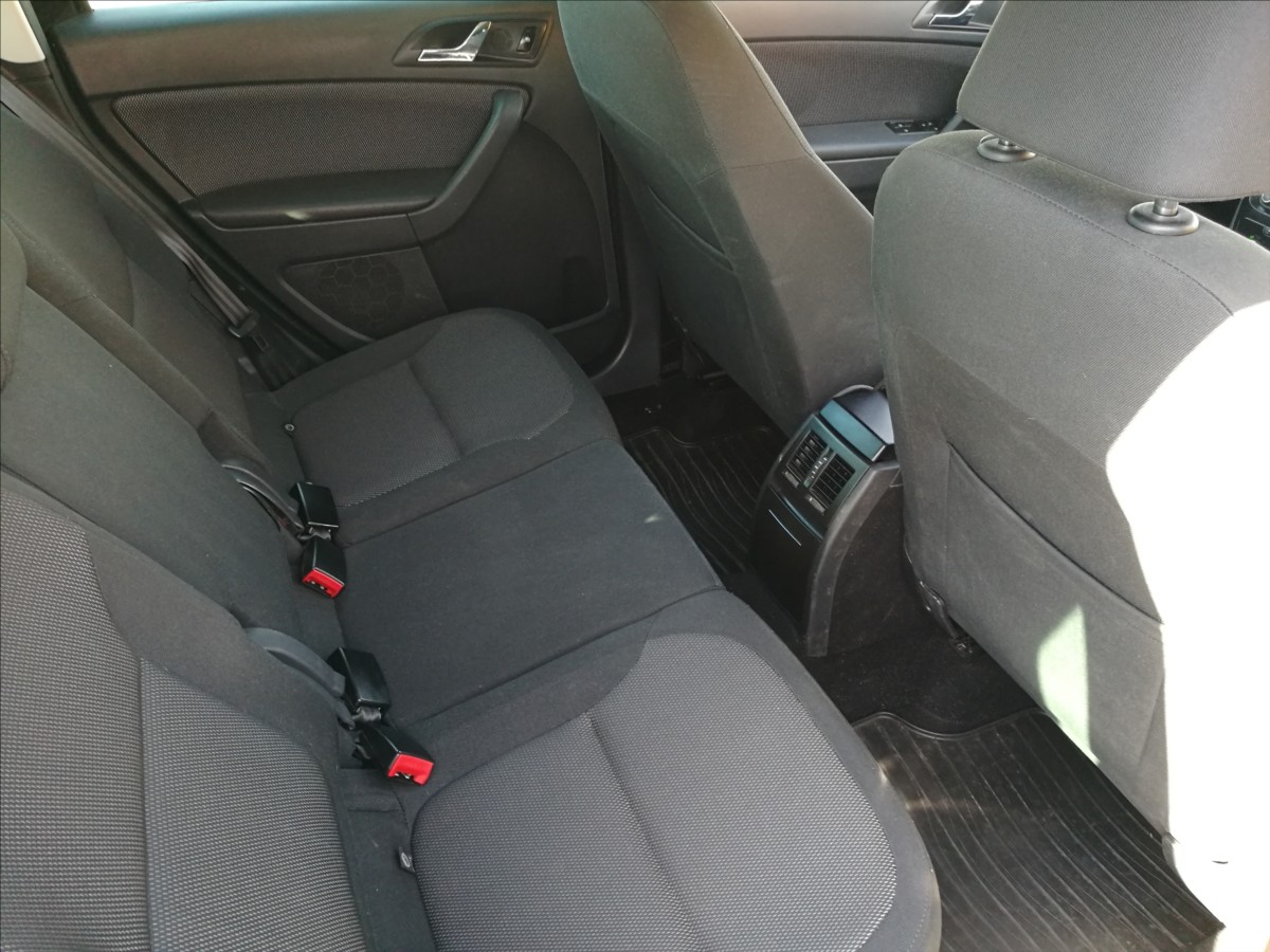 skoda-yeti-1-2-tsi-ambiente - 9