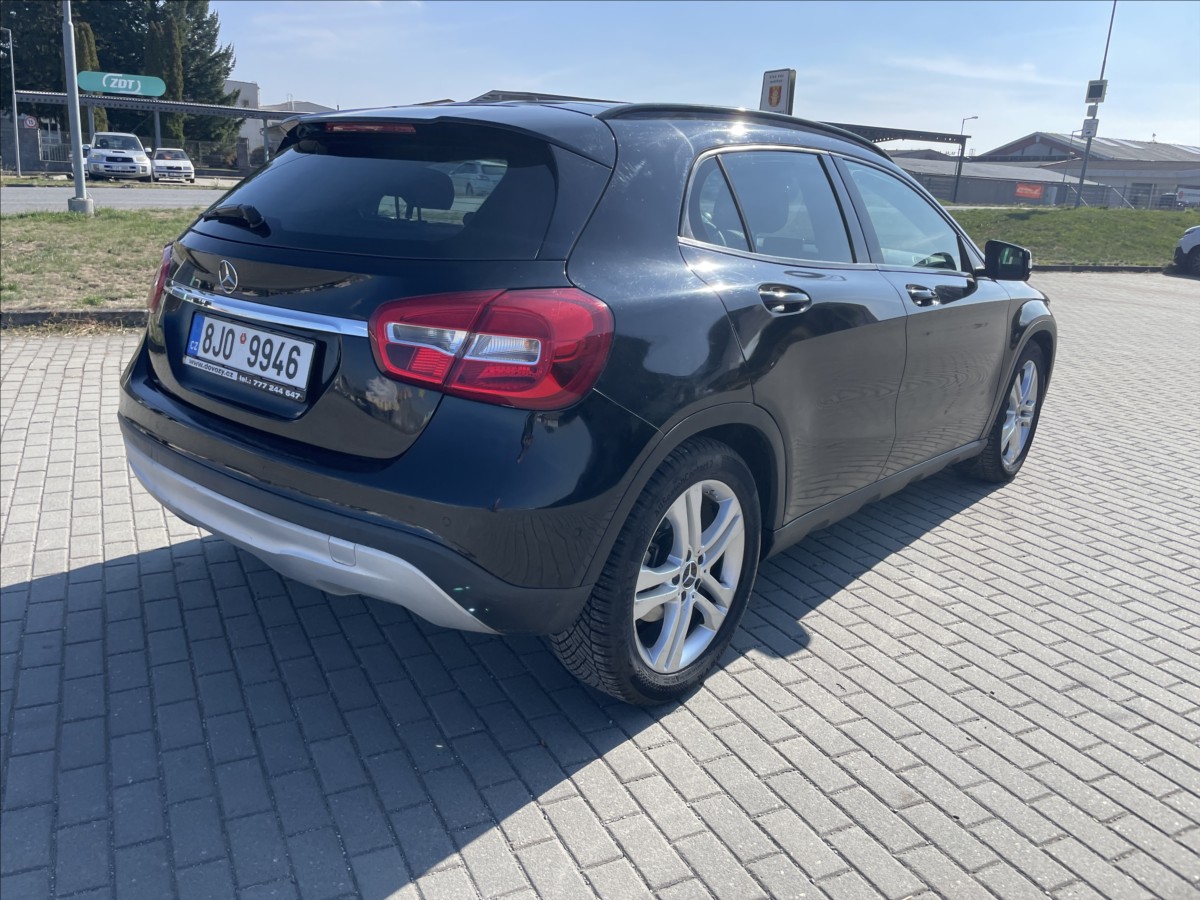 mercedes-benz-gla-2-2-cdi-100kw-panorama-bez-koroze - 3