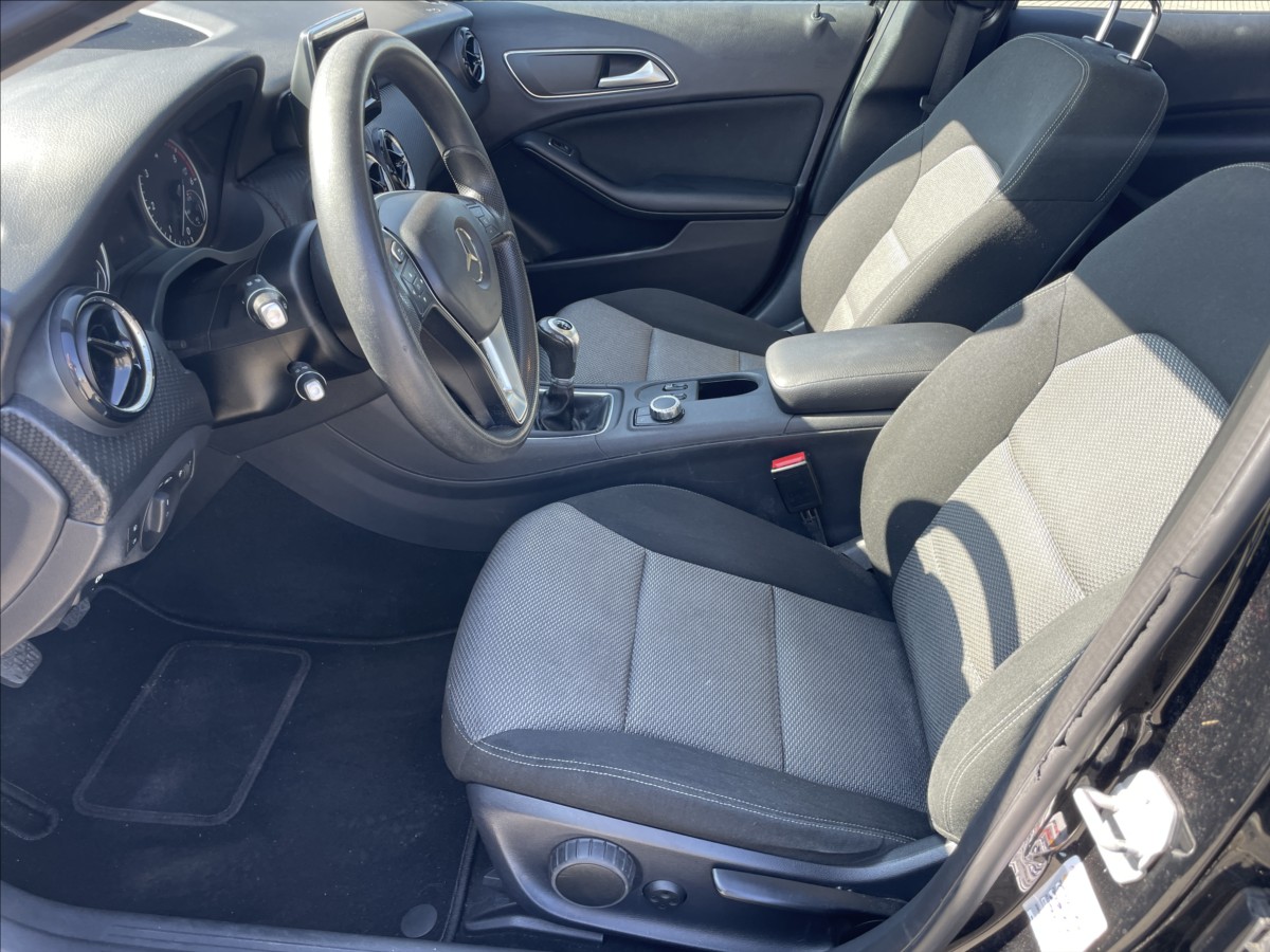mercedes-benz-gla-2-2-cdi-100kw-panorama-bez-koroze - 6