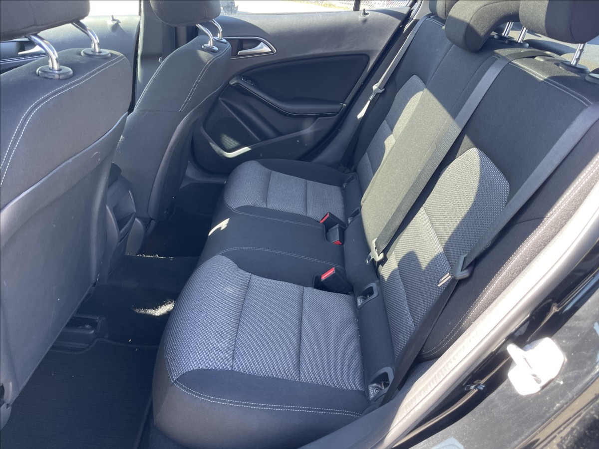 mercedes-benz-gla-2-2-cdi-100kw-panorama-bez-koroze - 7