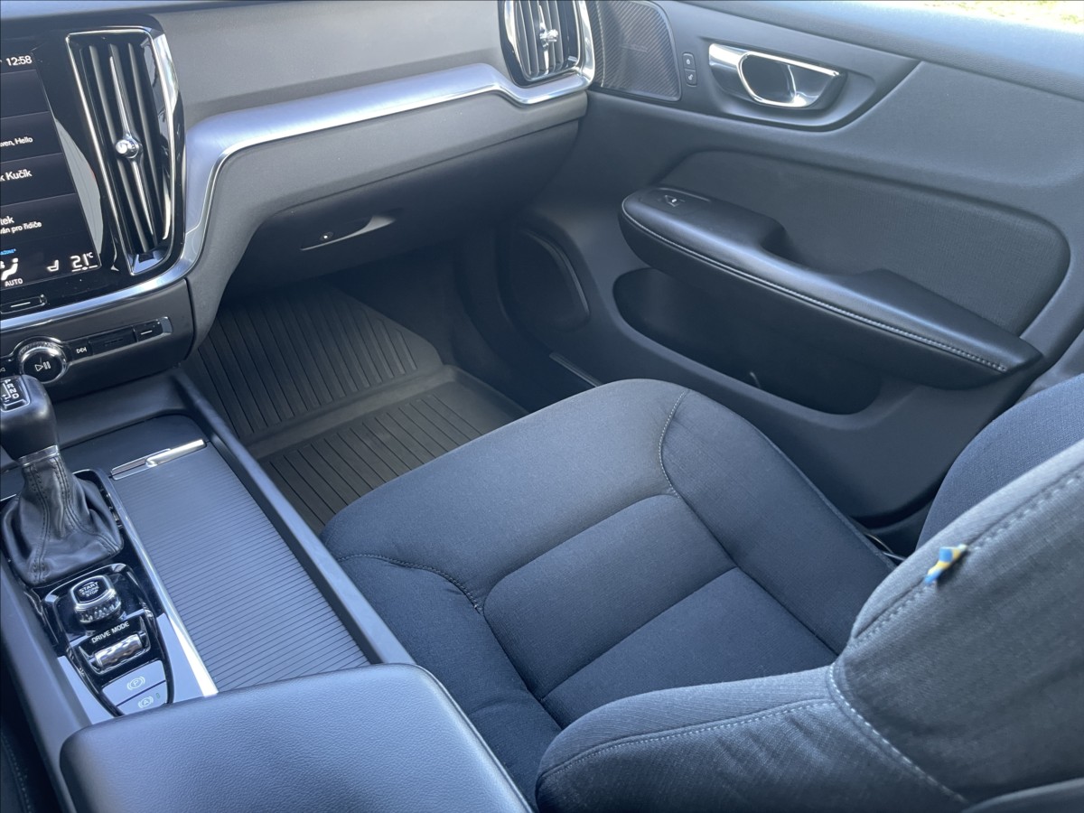 volvo-v60-2-0-d3-momentum-aut - 6