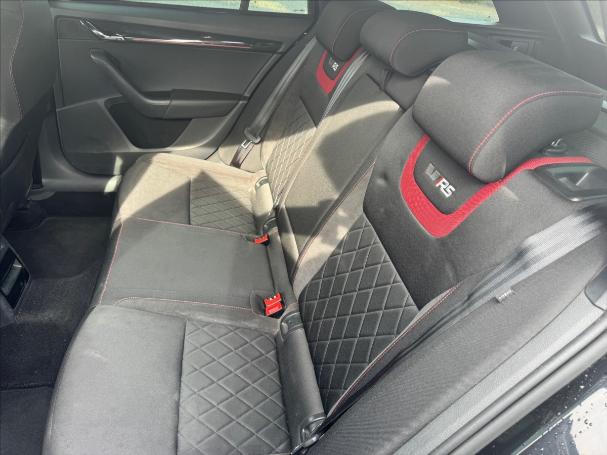 skoda-octavia-2-0-tdi-rs-4x4-dsg-serviska - 8