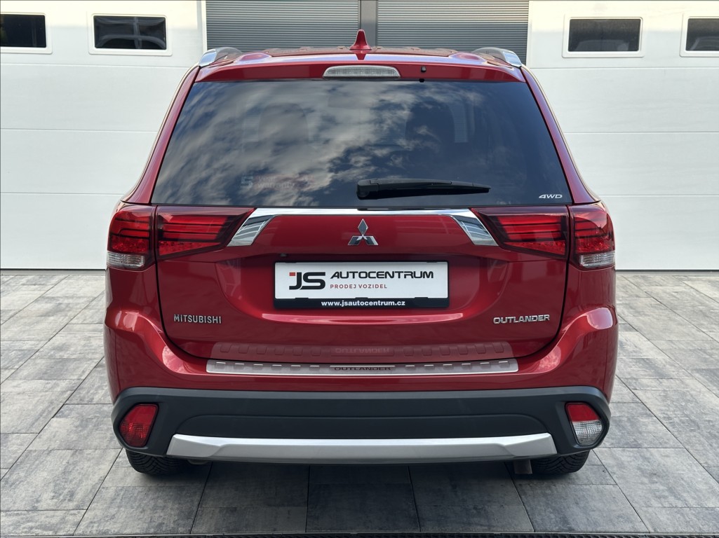 mitsubishi-outlander-2-2-di-d-150ps-intense-7-4x4-a-t - 7