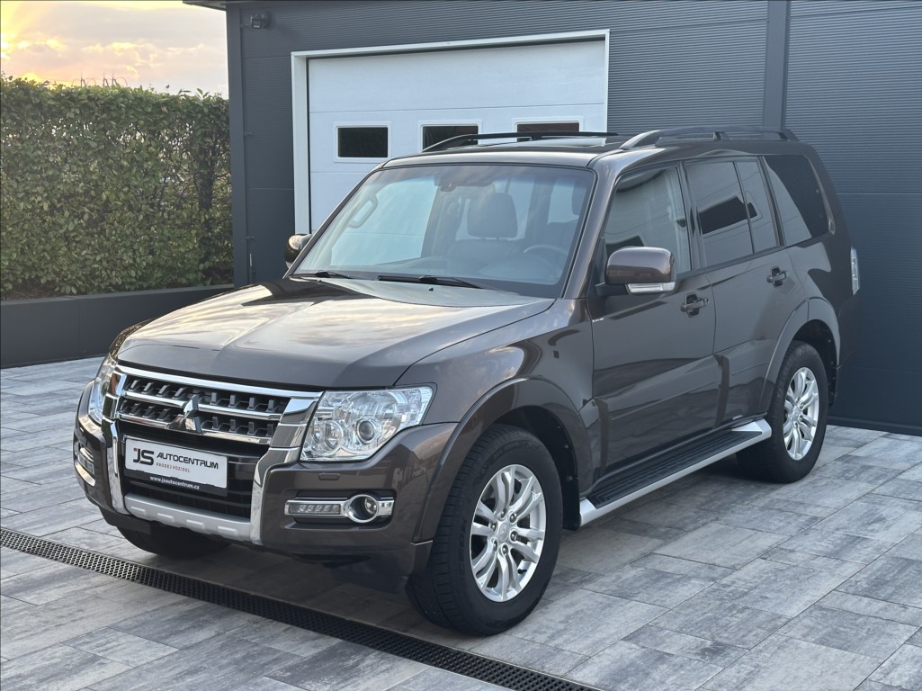 mitsubishi-pajero-3-2-di-d-190ps-instyle-7-4x4-a-t - 1