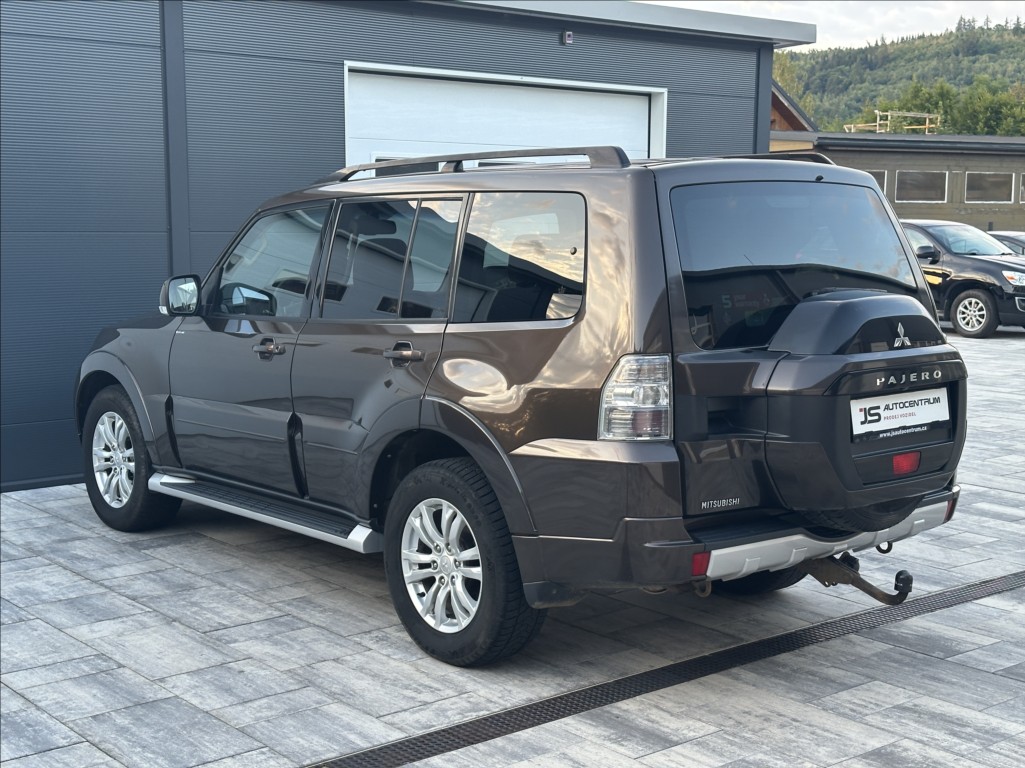 mitsubishi-pajero-3-2-di-d-190ps-instyle-7-4x4-a-t - 9