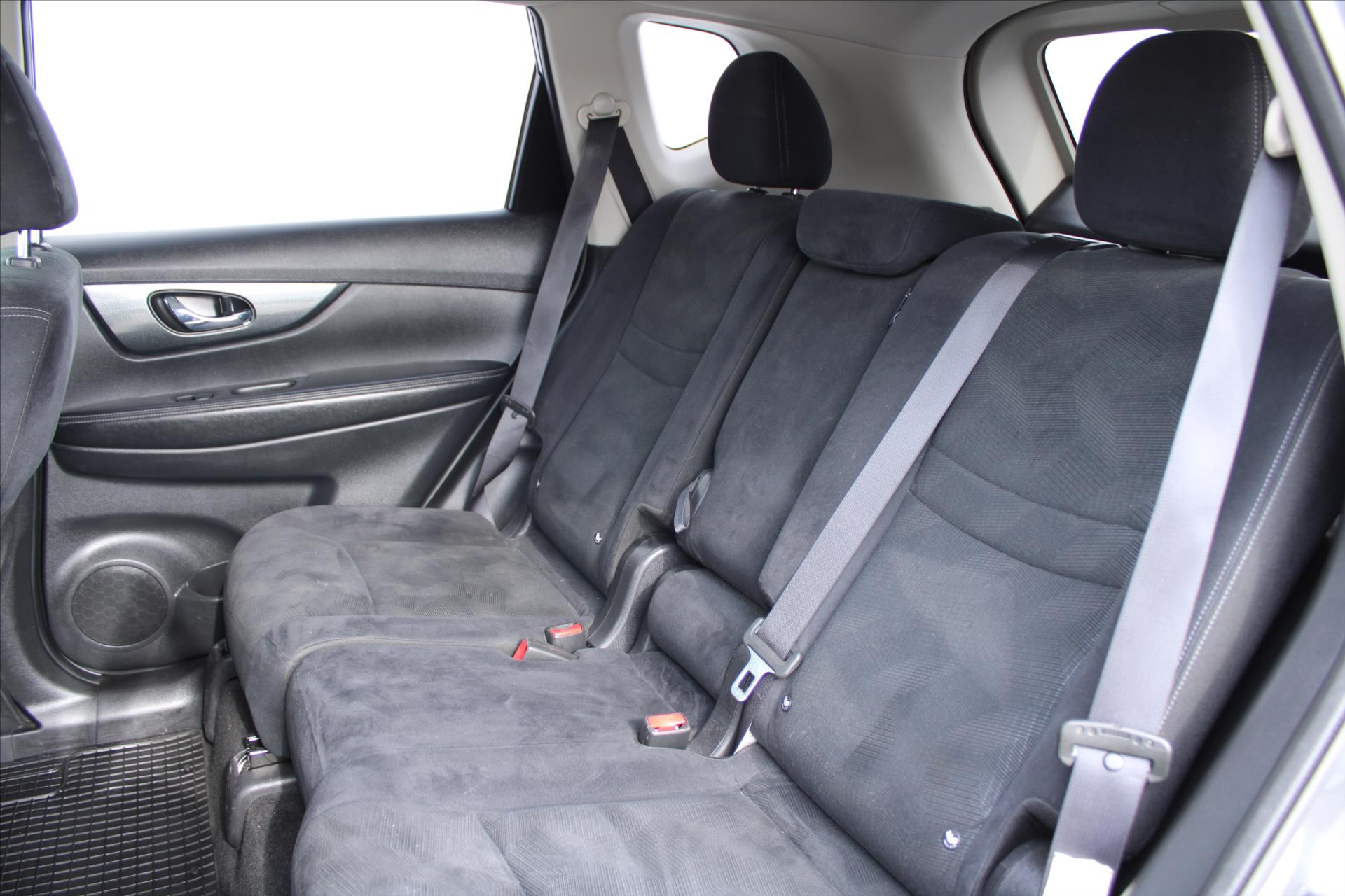 nissan-x-trail-1-6-dci-96kw-4x4-acenta - 9