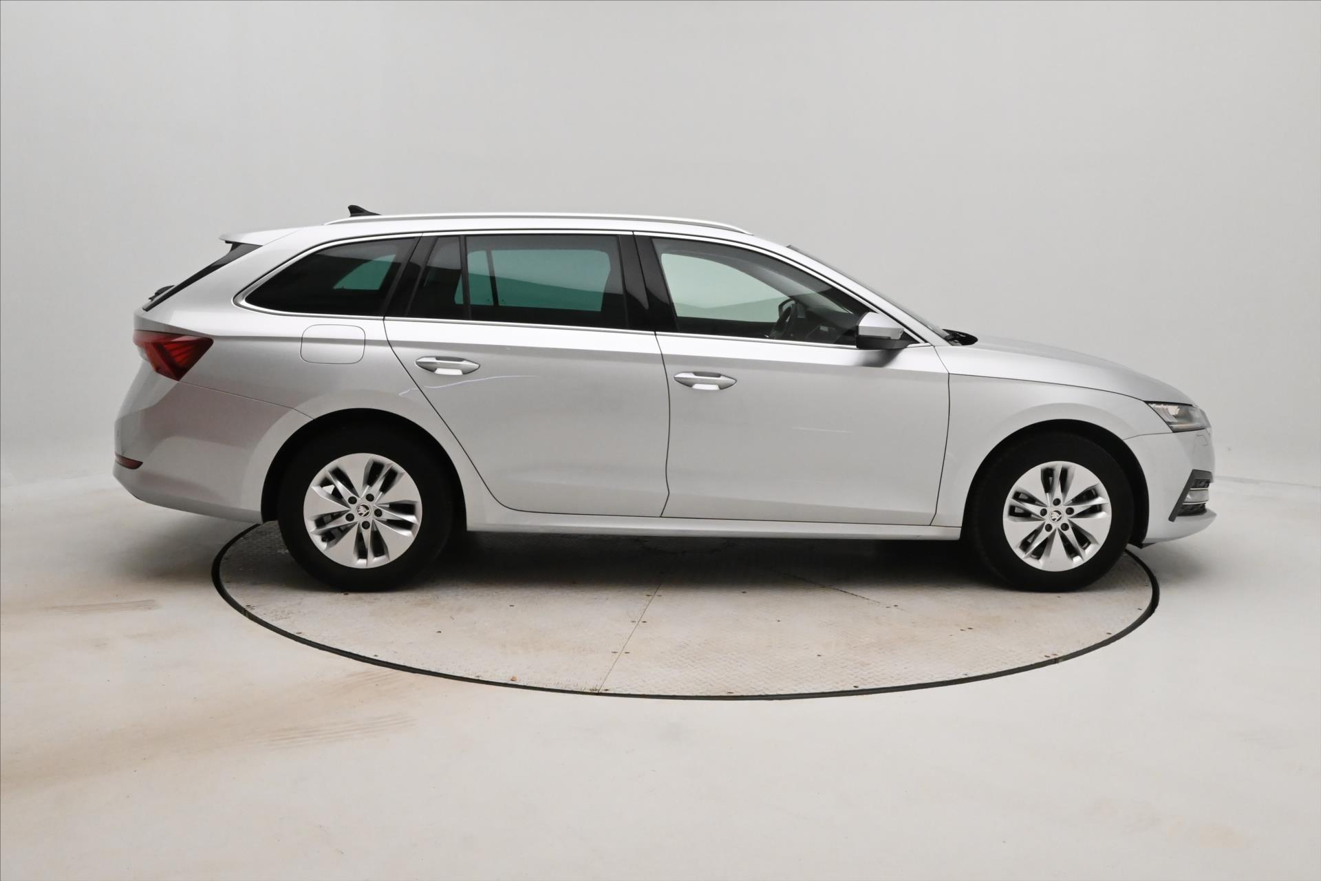 skoda-octavia-2-0-tdi-110kw-dsg-ambition-zaruka-az-5-let - 3