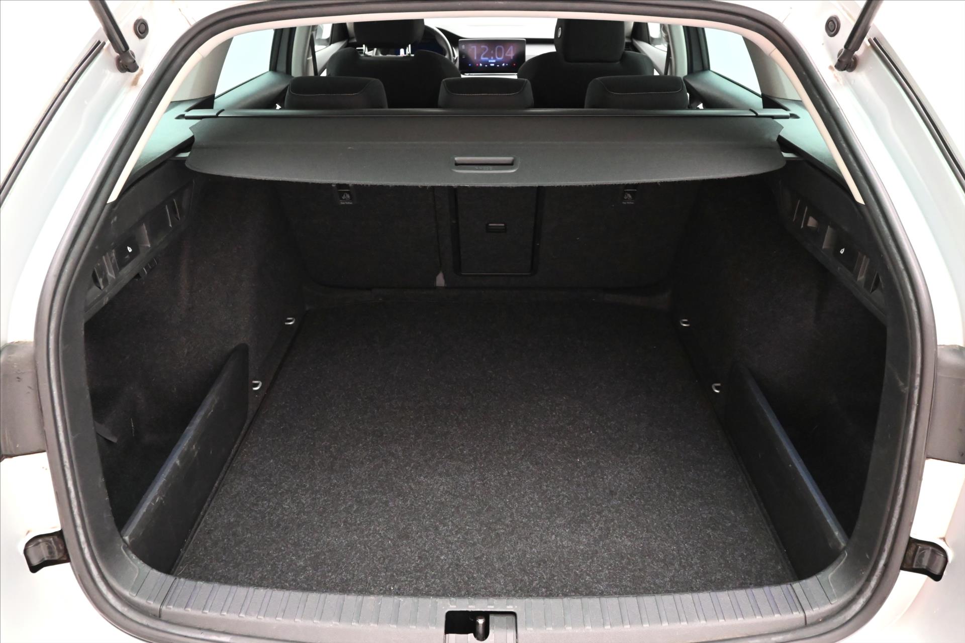 skoda-octavia-2-0-tdi-110kw-dsg-ambition-zaruka-az-5-let - 8