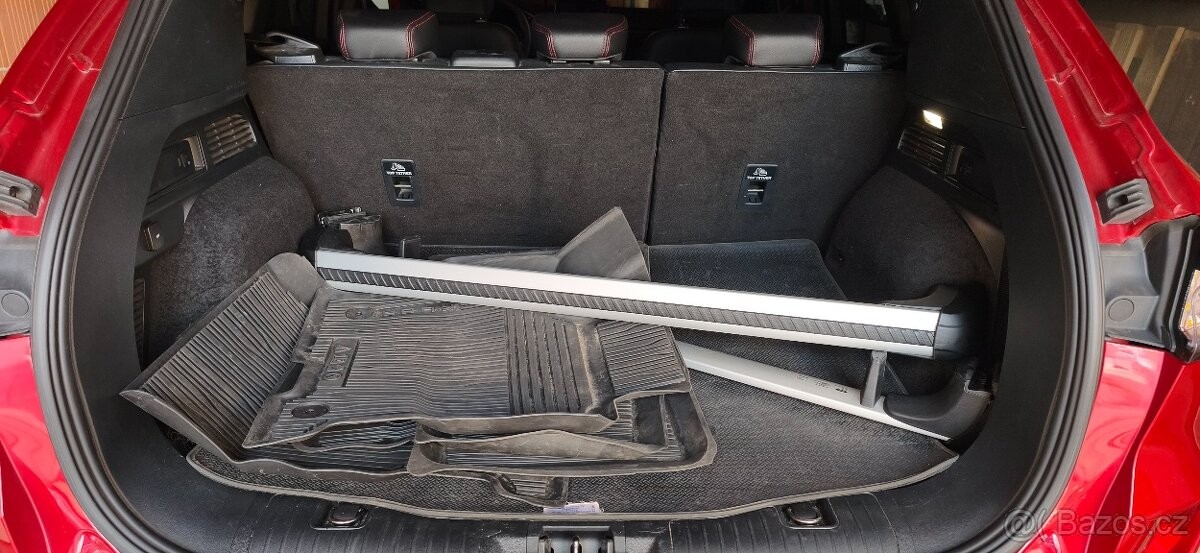 ford-kuga-2-5-fhev-stline-x-v-zaruce - 3