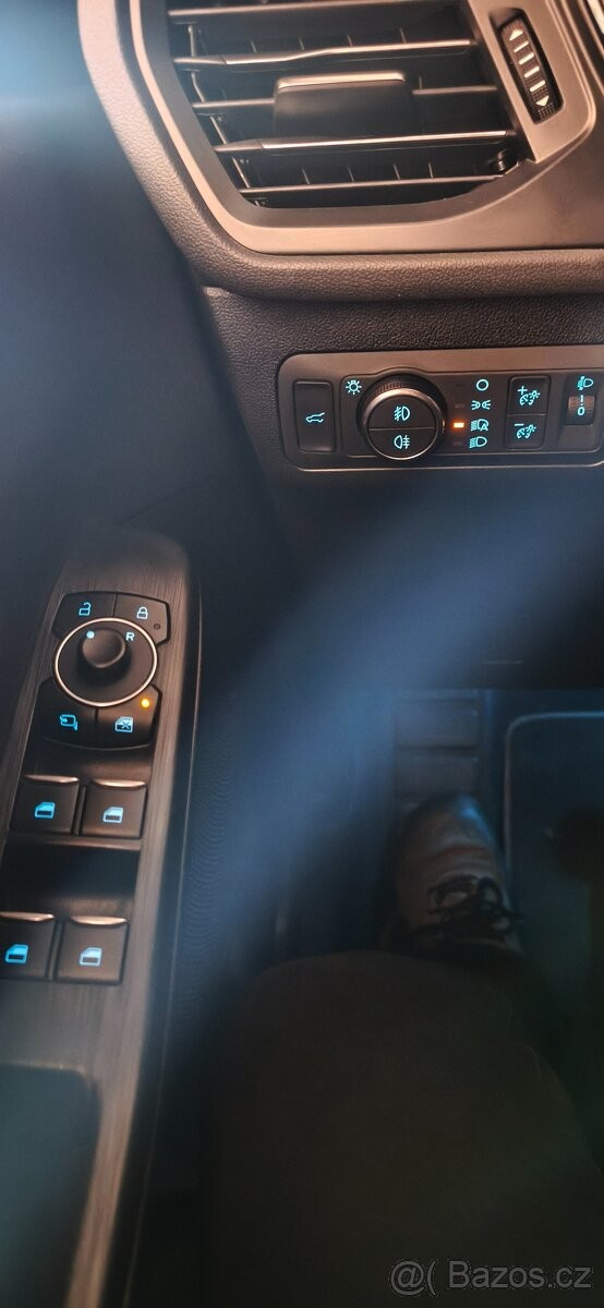 ford-kuga-2-5-fhev-stline-x-v-zaruce - 9