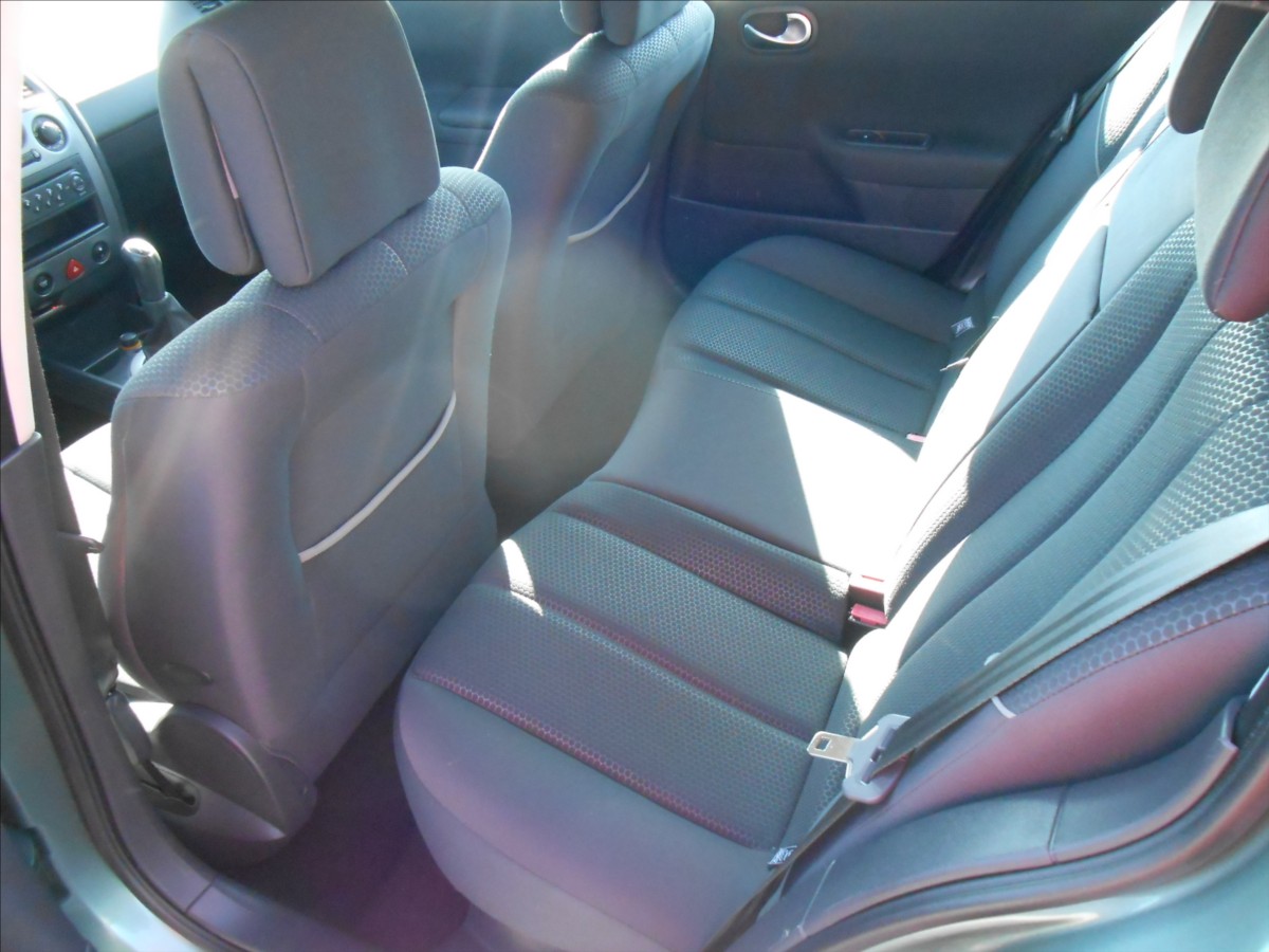 renault-megane-1-6-i-83-kw-serviska-83-513-km - 6