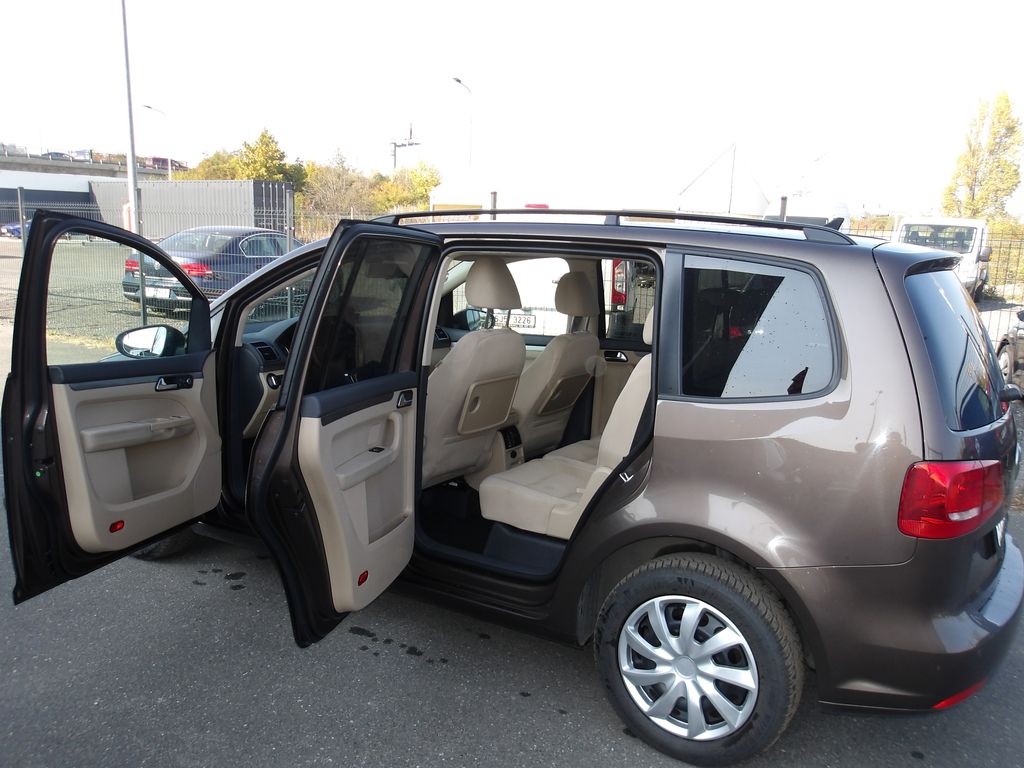 volkswagen-touran-2-0tdi-103kw-panorama - 9