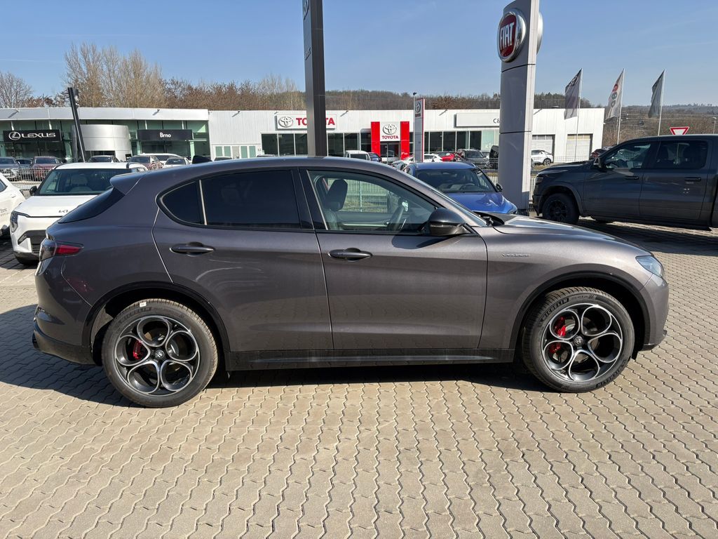 alfa-romeo-stelvio-veloce-2-0-turbo-280k-at8-q4 - 7