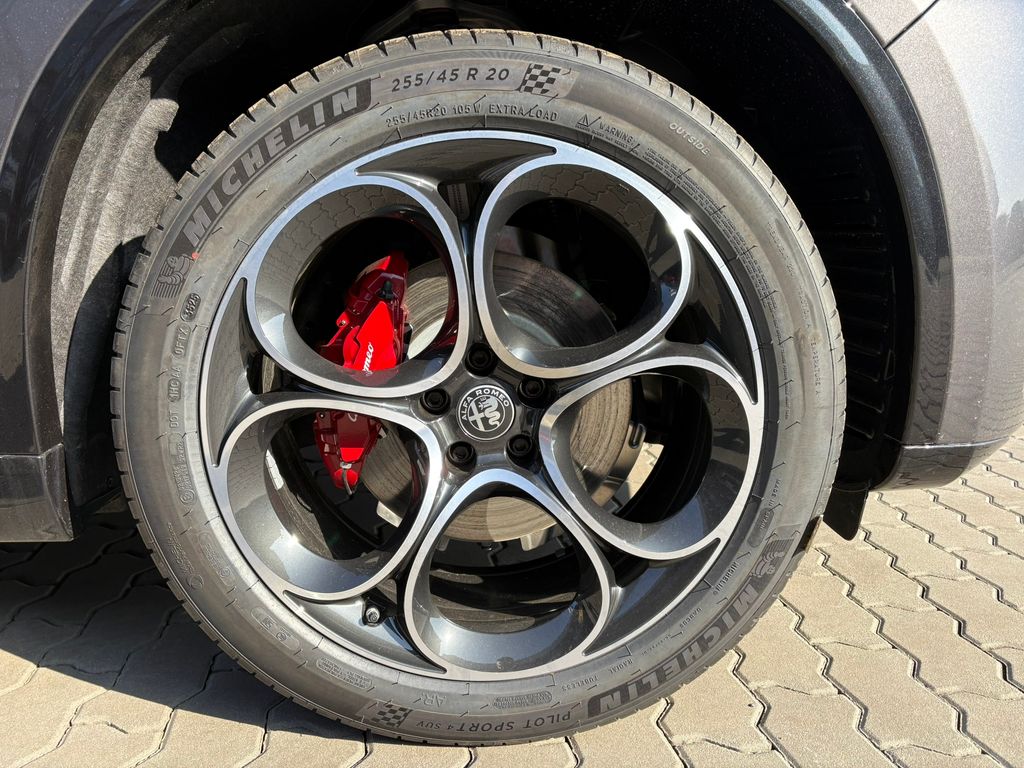 alfa-romeo-stelvio-veloce-2-0-turbo-280k-at8-q4 - 8