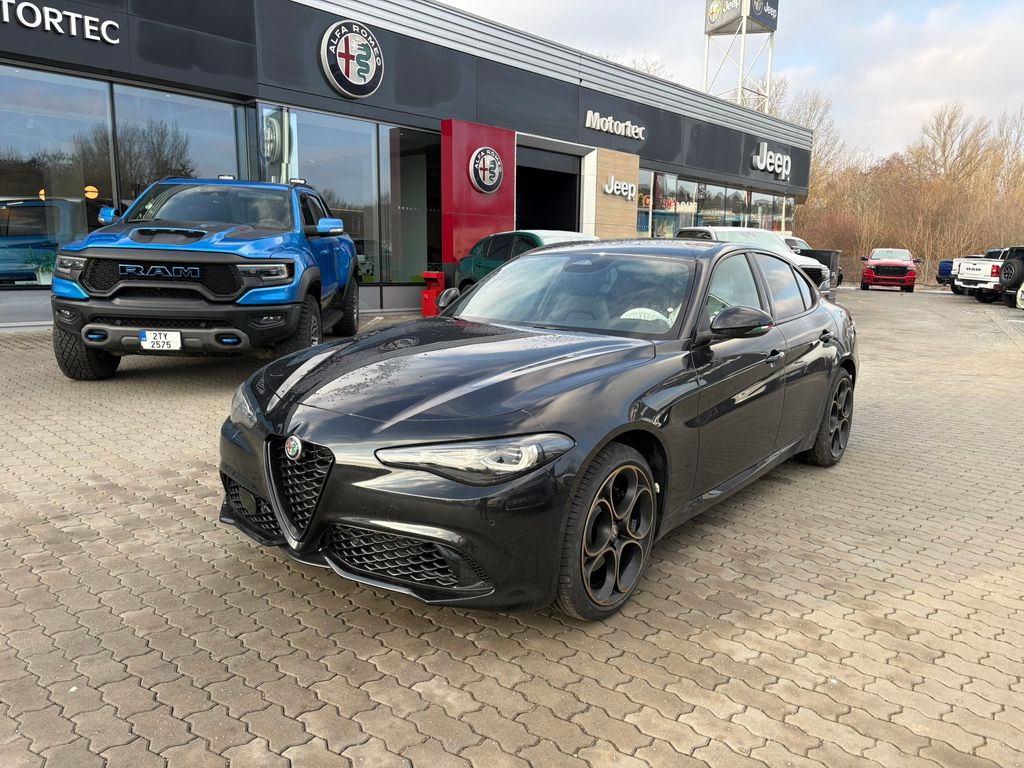 alfa-romeo-giulia-intensa-2-0-turbo-280k-at8-q4 - 2
