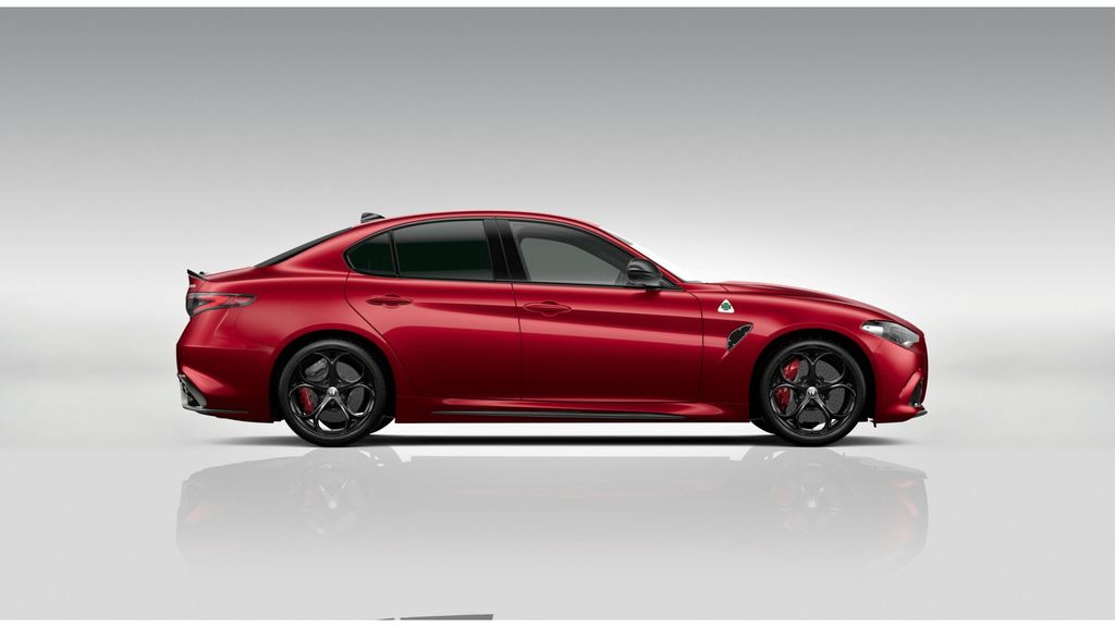 alfa-romeo-giulia-qv-collezione-2-9-v6-biturbo-520k-rwd-at8 - 1