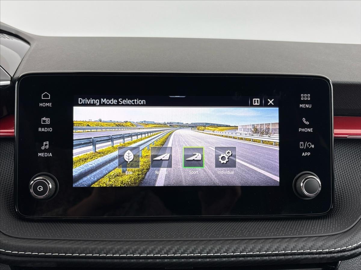 skoda-fabia-1-0-tsi-monte-carlo-dsg - 9